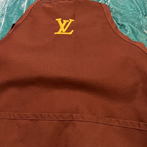 Apron - Picture 1 of 3